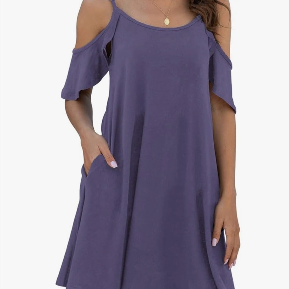 Women’s comfy casual cold shoulder dress with pockets.